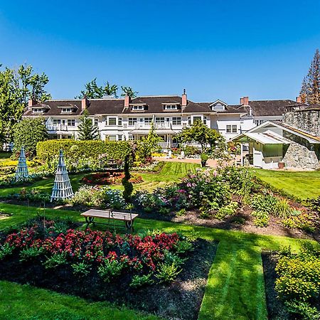 Crown Mansion Boutique Hotel & Villas Qualicum Beach Exteriör bild