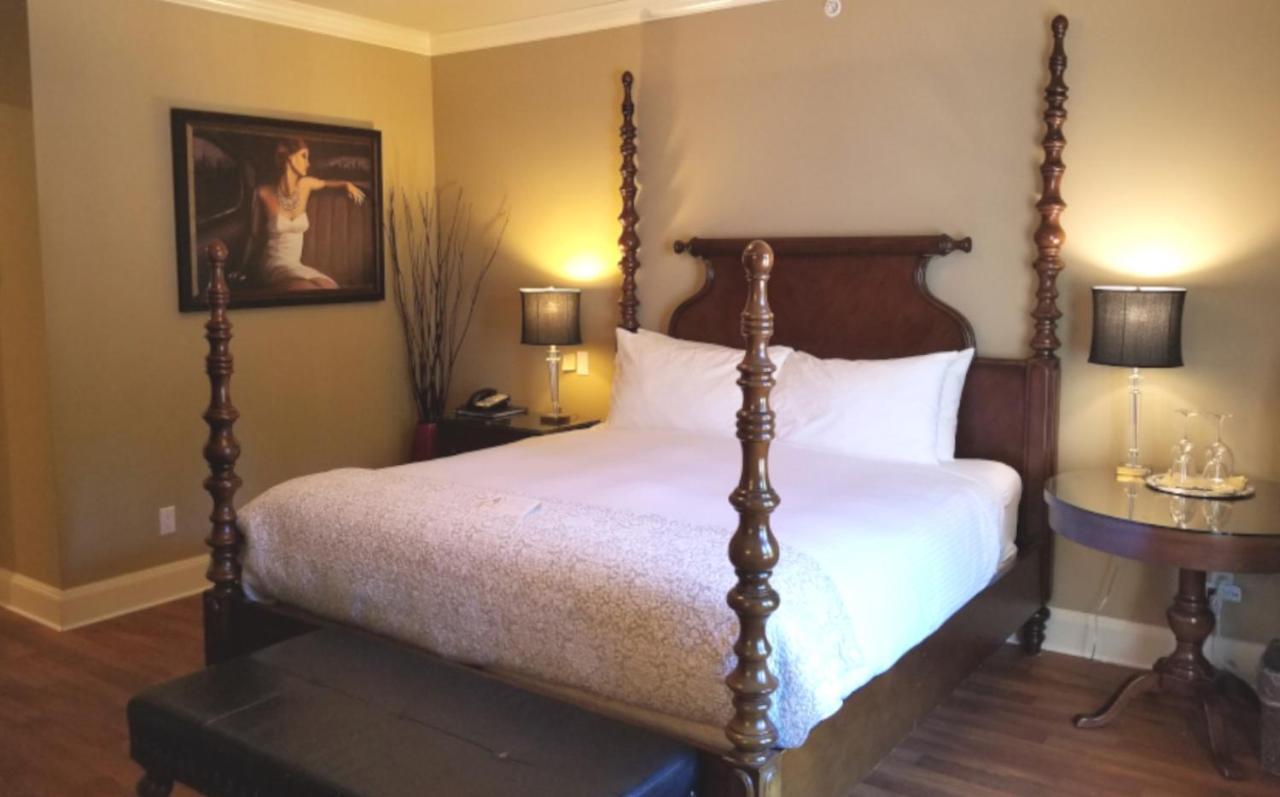 Crown Mansion Boutique Hotel & Villas Qualicum Beach Exteriör bild