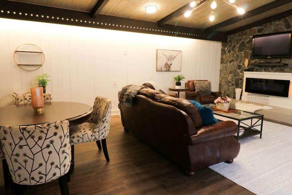 Crown Mansion Boutique Hotel & Villas Qualicum Beach Exteriör bild