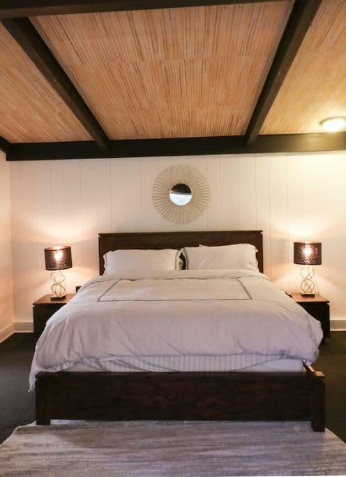 Crown Mansion Boutique Hotel & Villas Qualicum Beach Exteriör bild